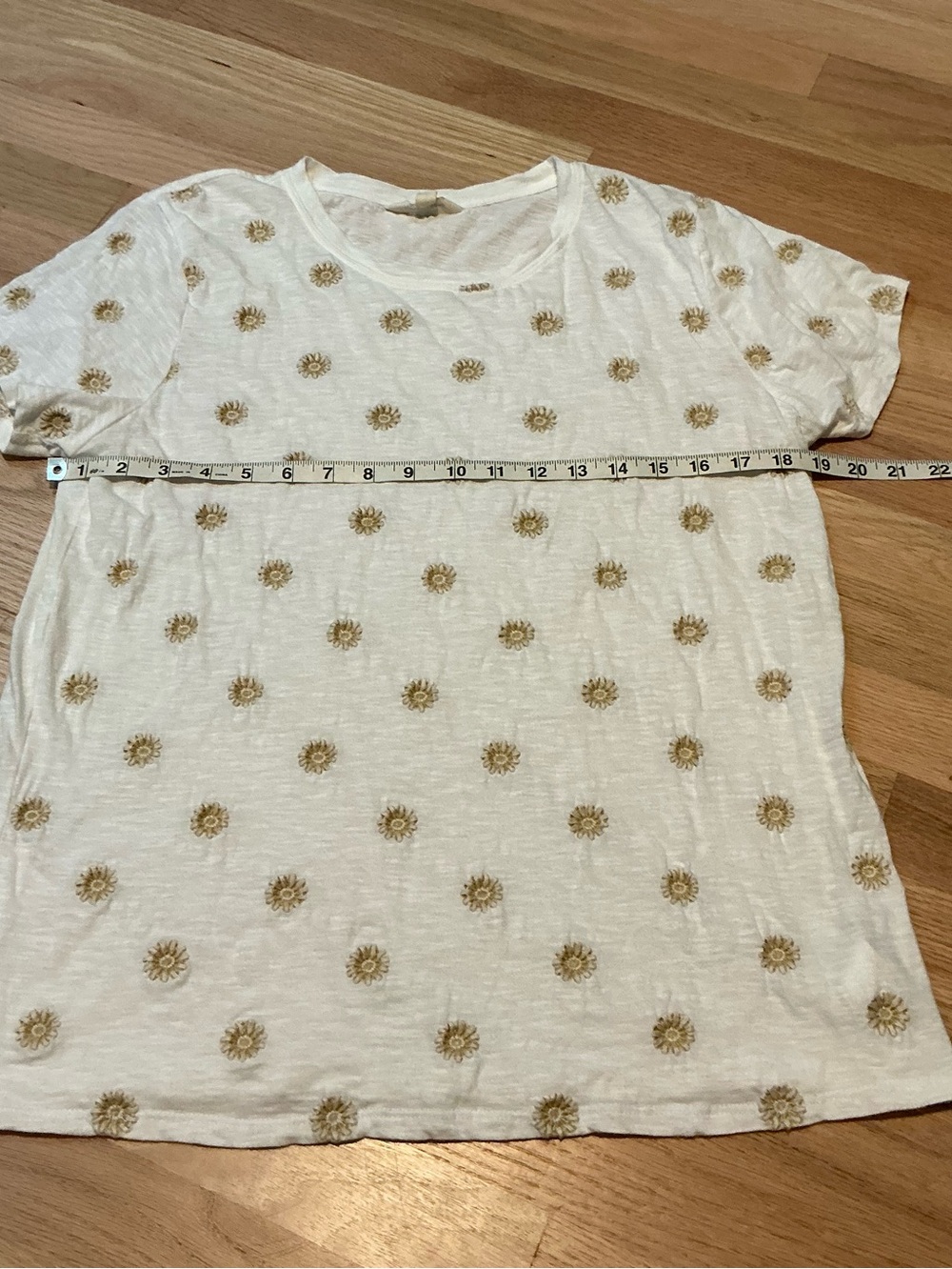 Lucky Brand | White and Gold Embroidered Short Sleeve Shirt size Large - Picture 9 of 10
